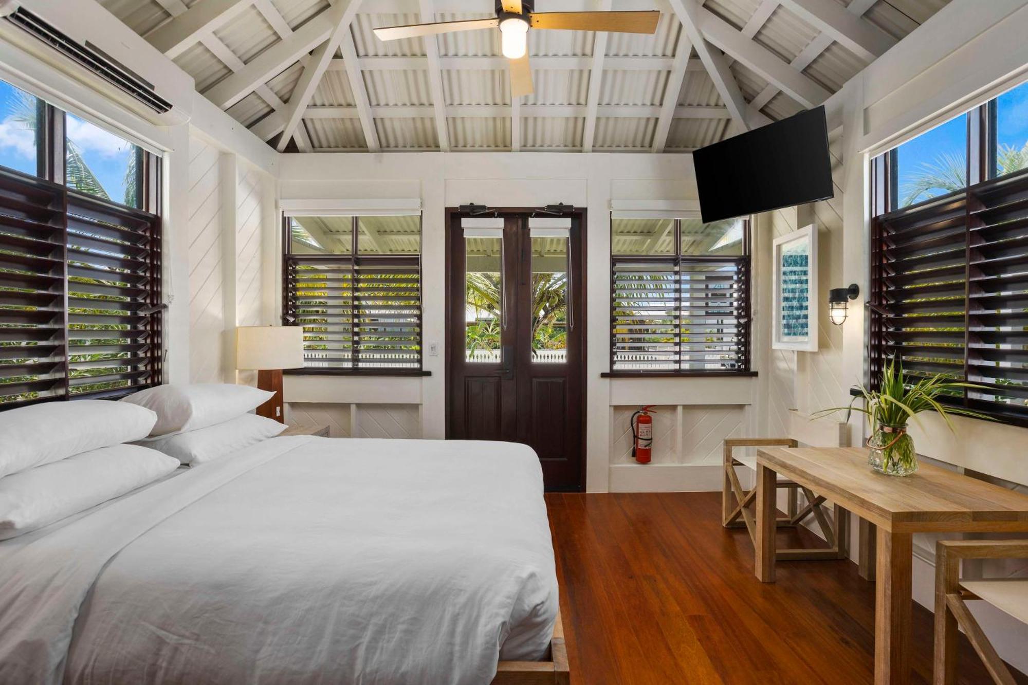 Mahogany Bay Resort And Beach Club, Curio Collection San Pedro  Exteriér fotografie
