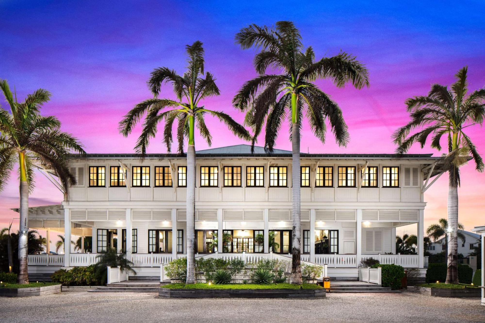 Mahogany Bay Resort And Beach Club, Curio Collection San Pedro  Exteriér fotografie