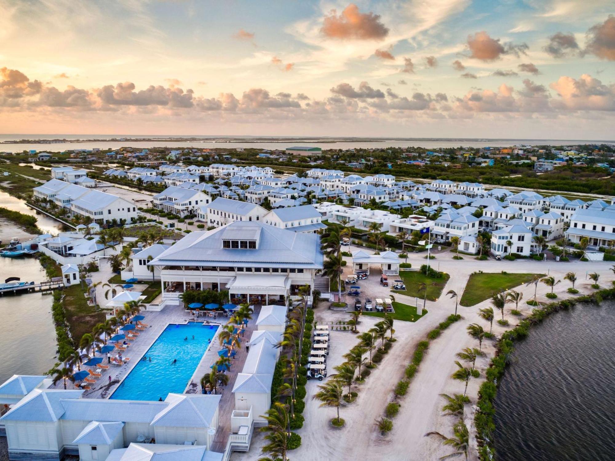Mahogany Bay Resort And Beach Club, Curio Collection San Pedro  Exteriér fotografie